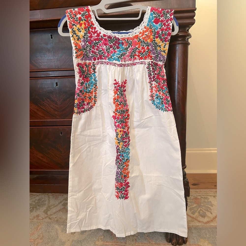 Margot by Loren Floral Embroidered Dress - new without tags